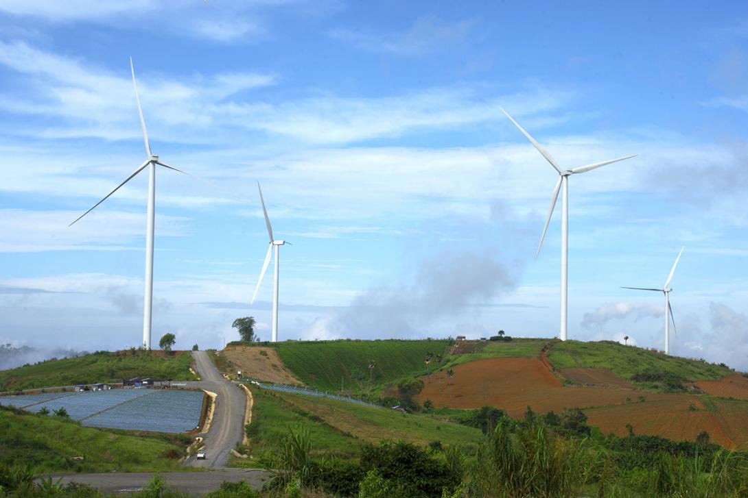 Větrné turbíny patří na našem území k malým decentralizovaným zdrojům elektřiny s minimální možností řízení jejich nerovnoměrného výkonu (Zdroj: © apisitwilaijit29 / stock.adobe.com)